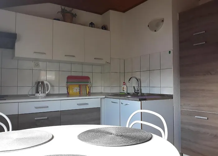 Appartement 3 Palme Baselovici