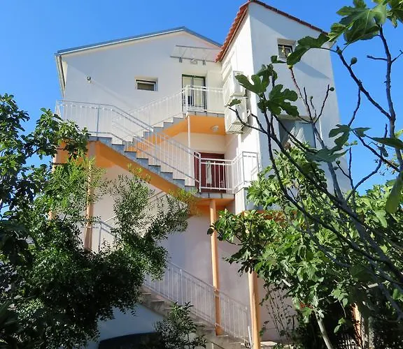 3 Palme Appartement Baselovici